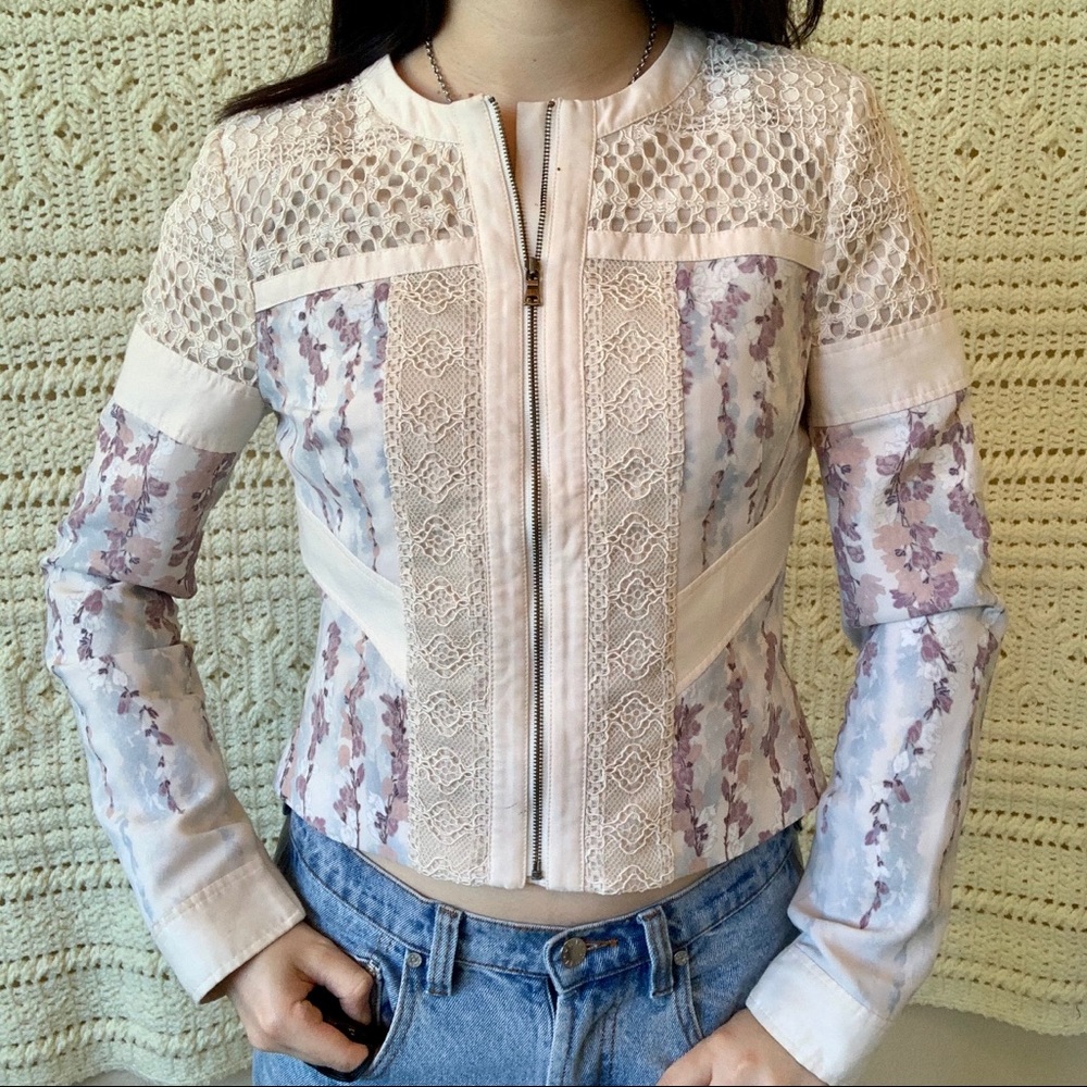 BCBG Floral & Lace Blazer 🌸